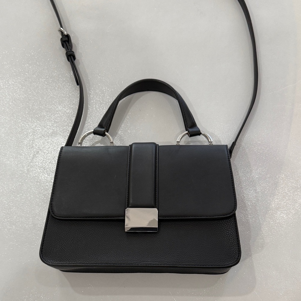 Chelsea28 Elegant Black Leather Handbag Classic Clean Girl